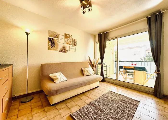 15 Min à Pieds De La Mer- Piscine Privée- Place De Parking Privée *