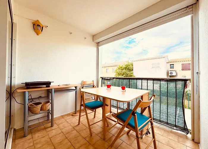 15 Min à Pieds De La Mer- Piscine Privée- Place De Parking Privée Appartamento